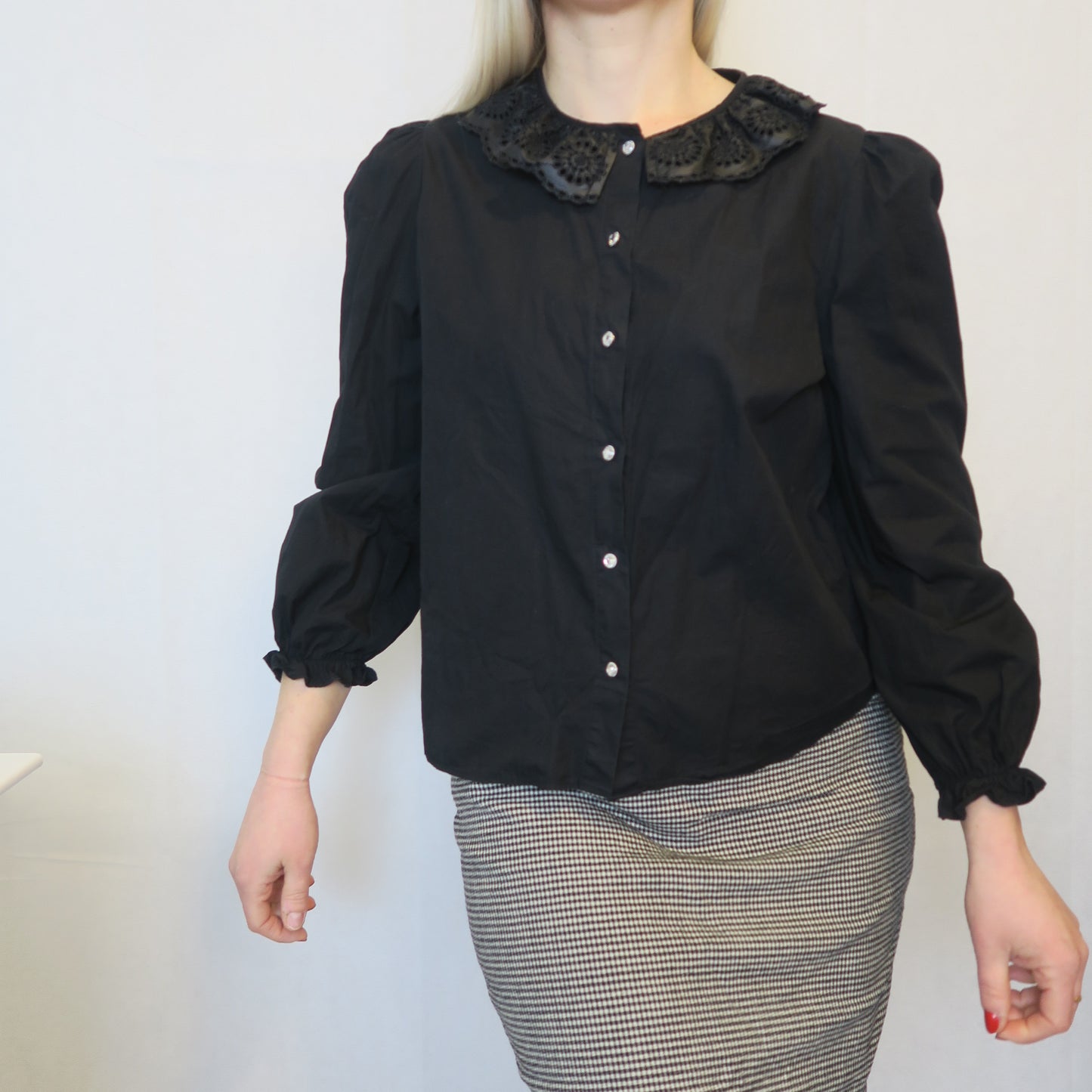 Zara svart blus med skinnkrage (M)