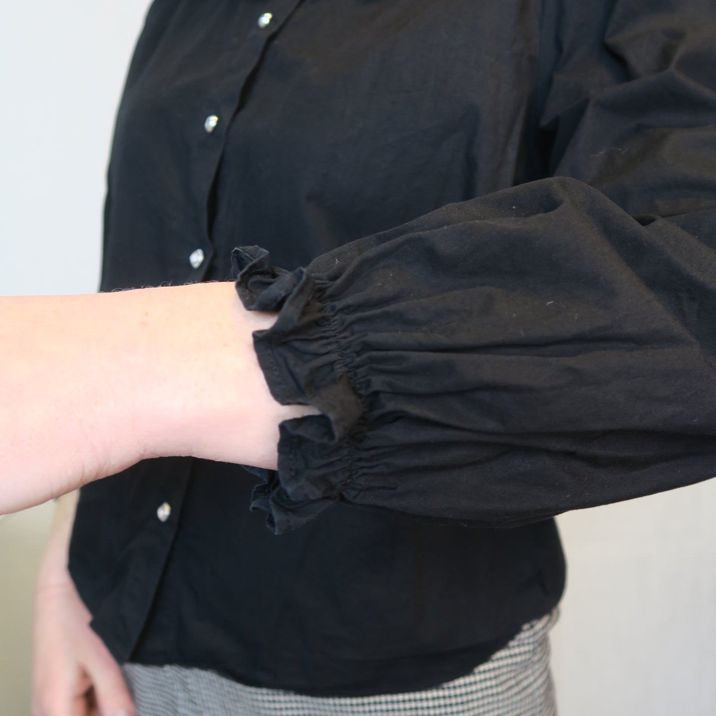 Zara svart blus med skinnkrage (M)