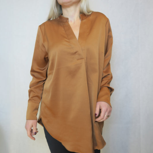 Brun silkig blus (42)