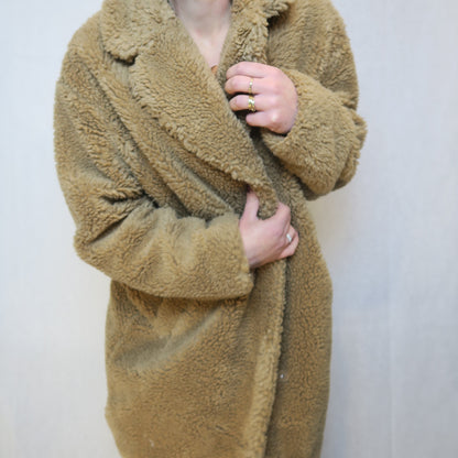 Teddykappa i beige/brun H&M (M)