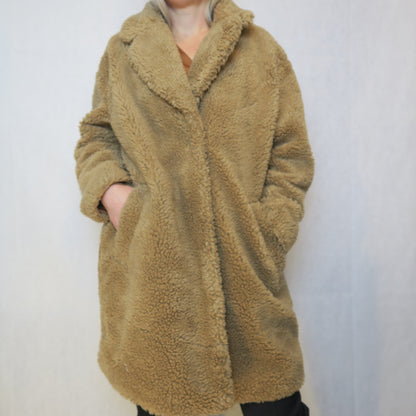 Teddykappa i beige/brun H&M (M)