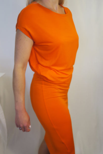 Orange draperad stretchklänning 38