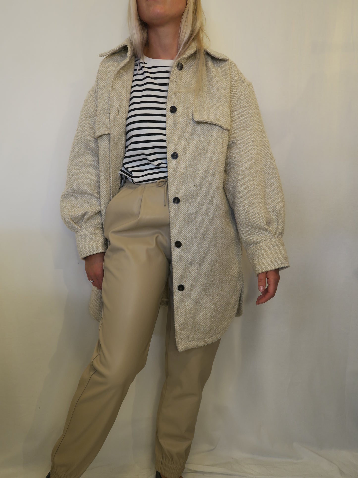 H&M strukturerad beige overshirt S