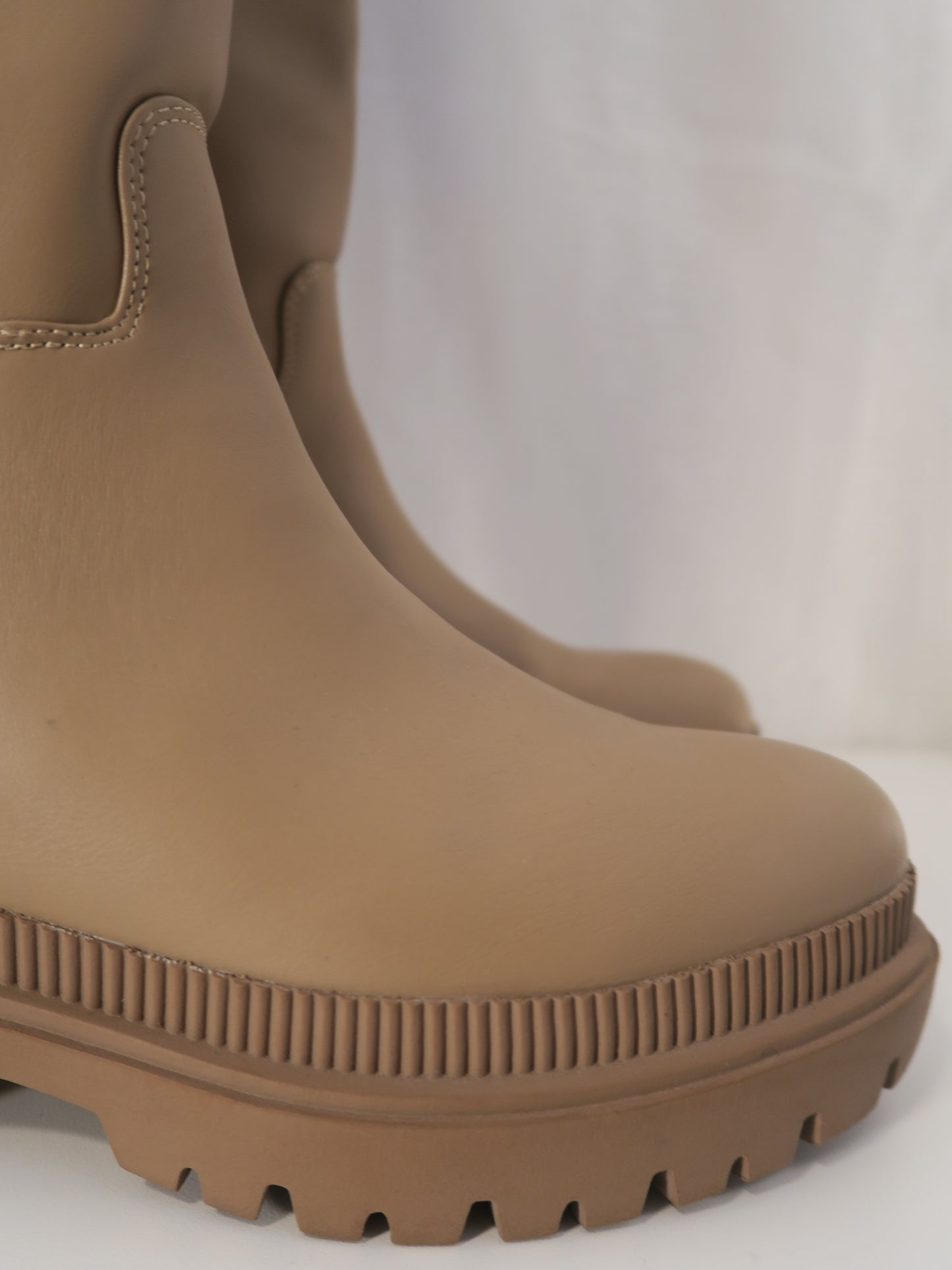 Beige hög chelseaboot PU läder H&M 41